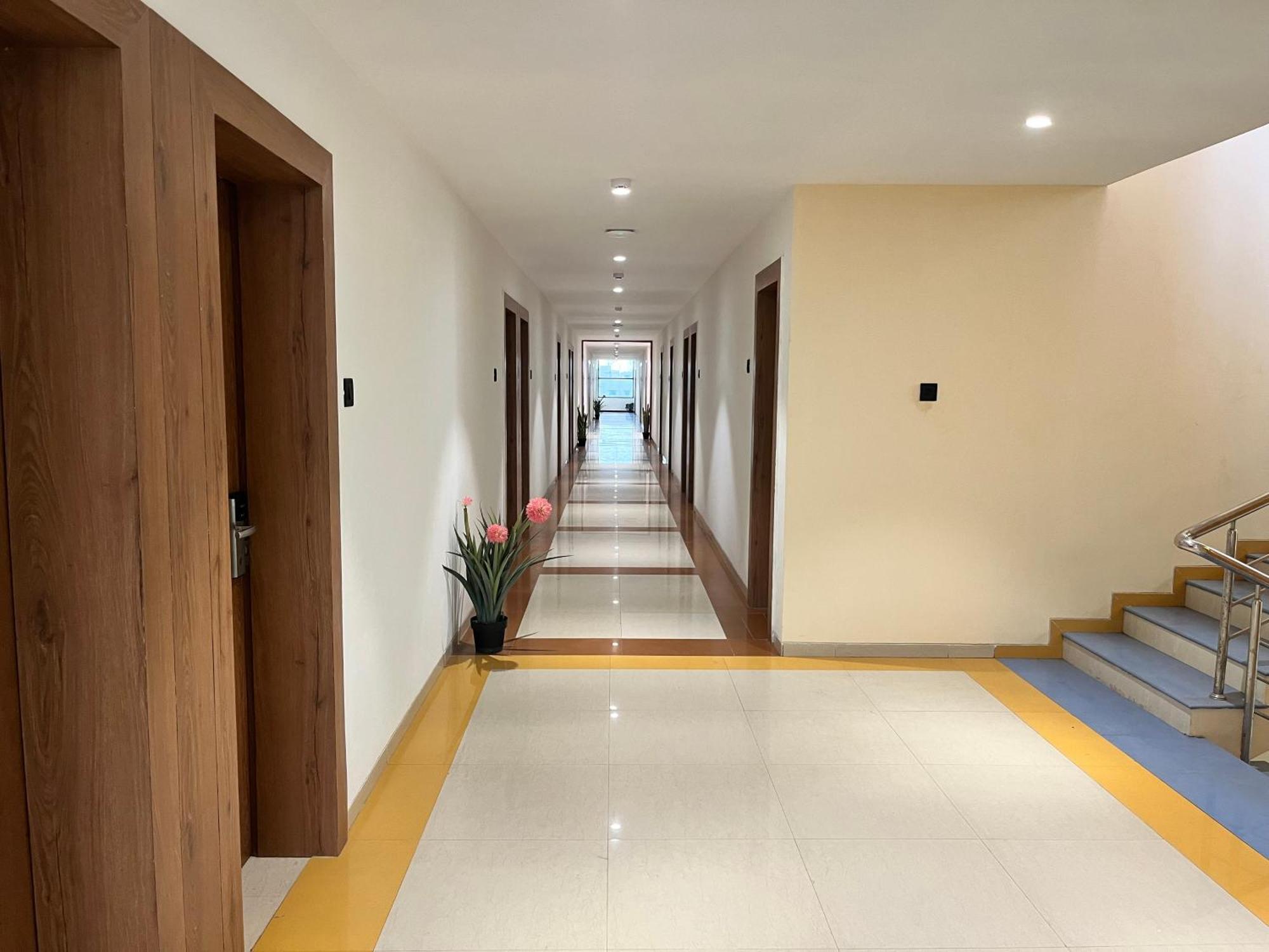Hotel Avenue Plaza Mundra Exterior foto